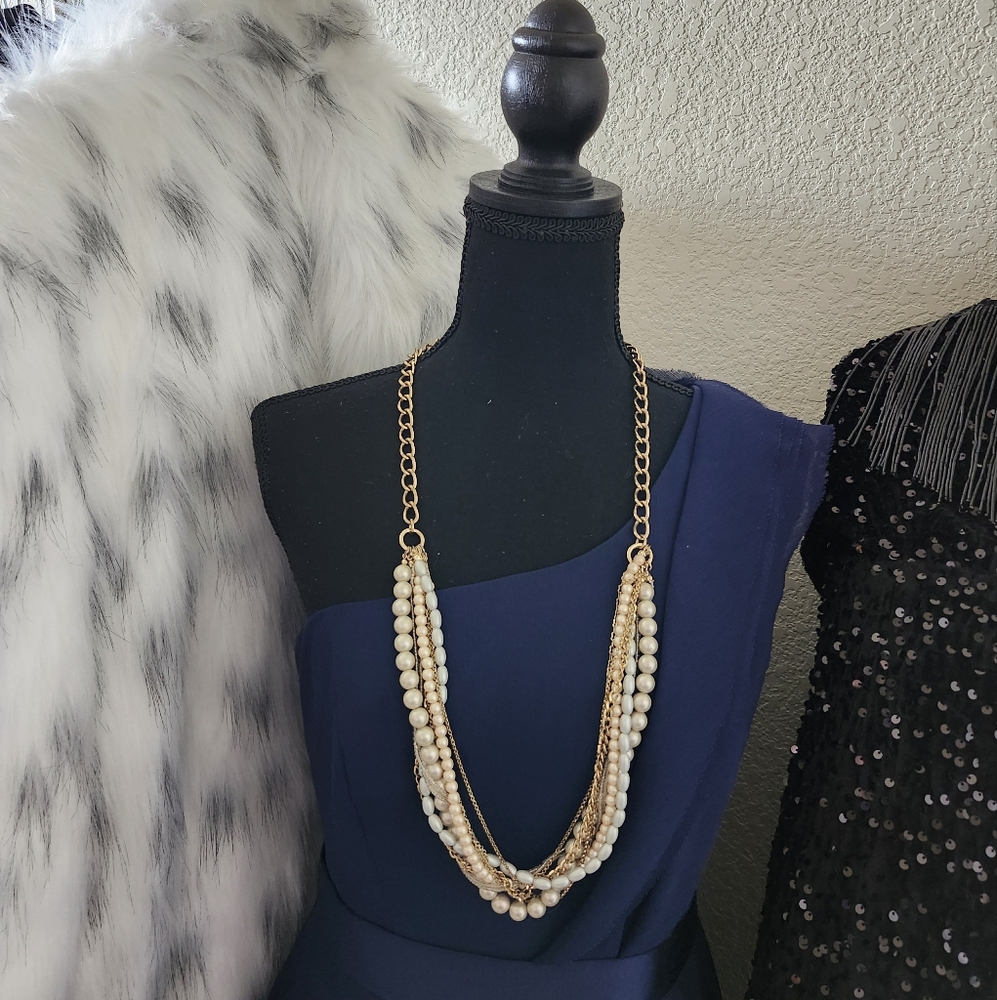 Elegant Gold and Cream Beaded Necklace